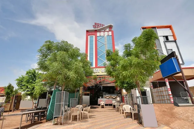 OYO 46973 Vasudev Chat Bhandar Rooms & Reatorent