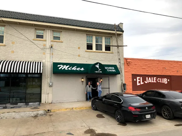 Mike’s Gemini Twin Lounge