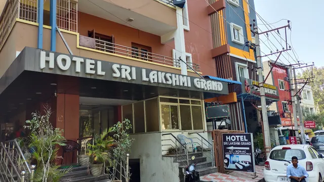 Capital O 37901 Hotel Sri Lakshmi Grand