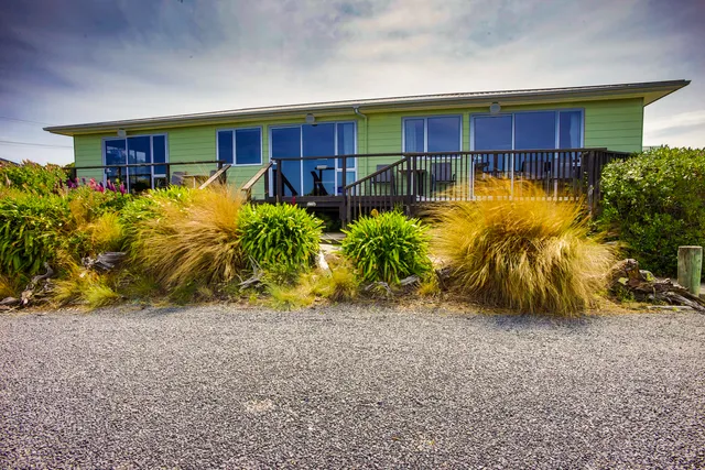 Nugget View Kaka Point Motel