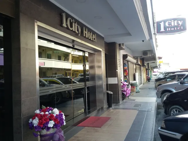 1 City Hotel