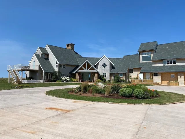 45 Steps - The Culinary Beachside Inn