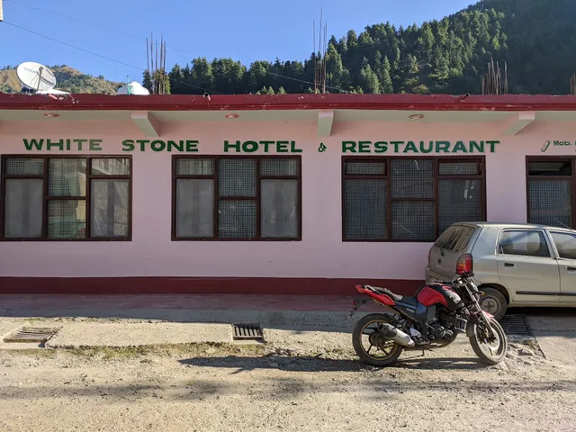 HMRA LUXURY ROOMS | WHITE STONE | BAROT