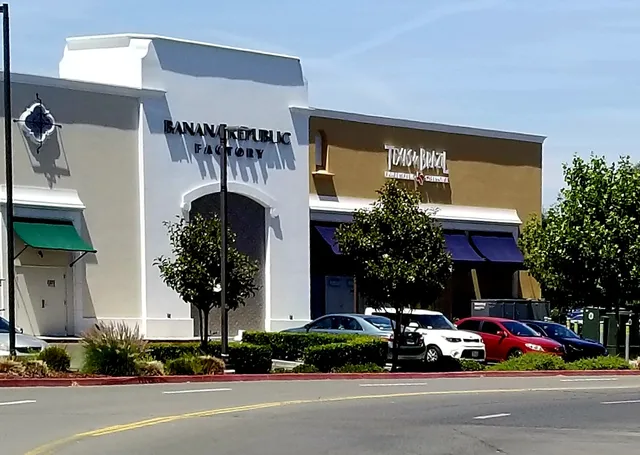 Banana Republic Factory Store