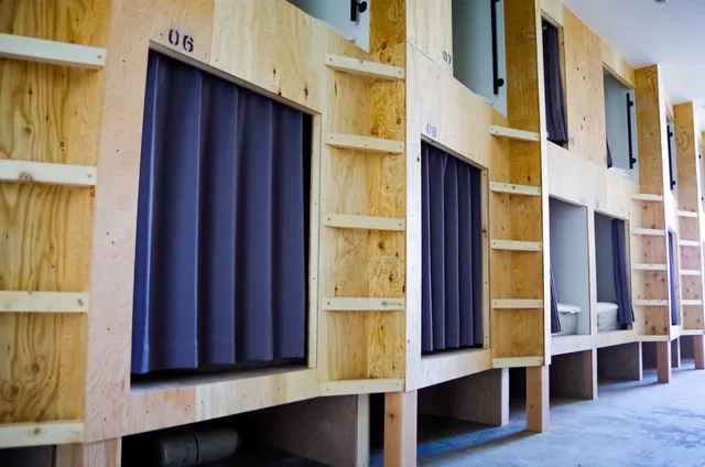 Travelers' house ROOTs