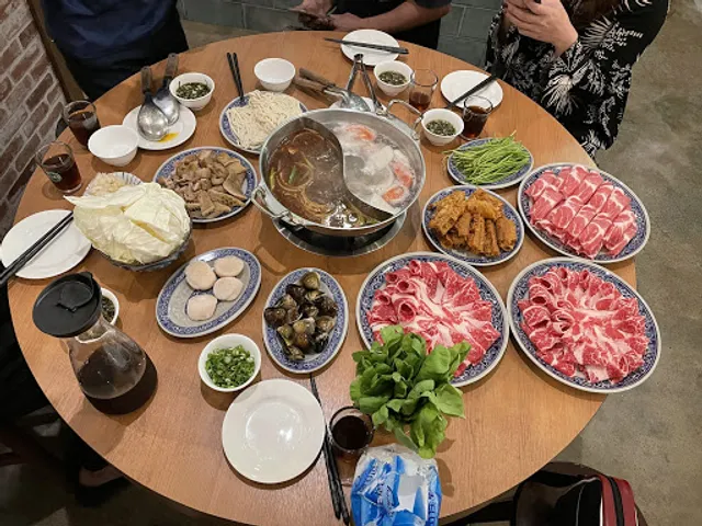 貢鍋共鍋麻辣火鍋店-苗栗火鍋店/親子餐廳/寵物友善餐廳 2025必吃美食 在地/排隊/家庭/團體聚餐 人氣訂位推薦 PTT Dcard