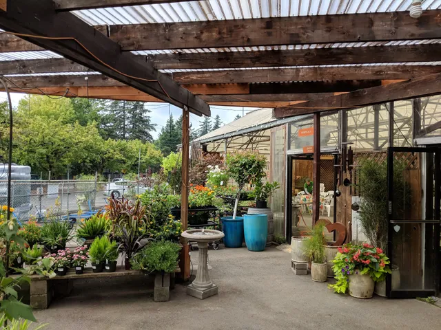 Dennis' 7 Dees Garden Center