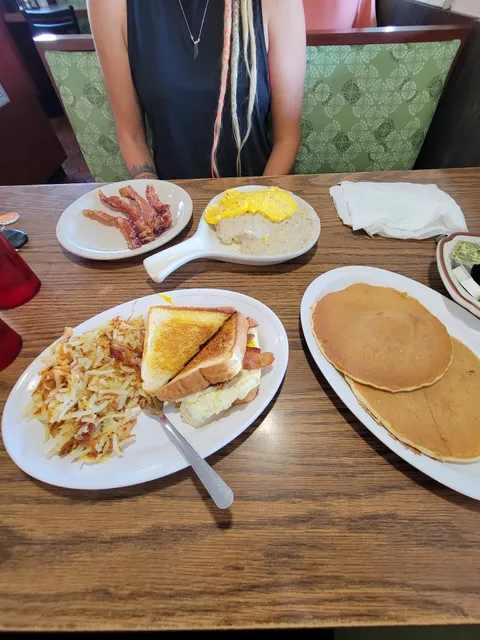 Fred's Up North Dining