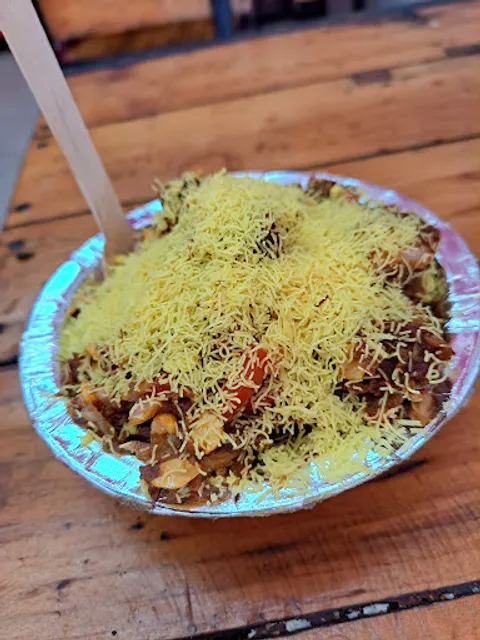 Karnavati dabeli & vadapav