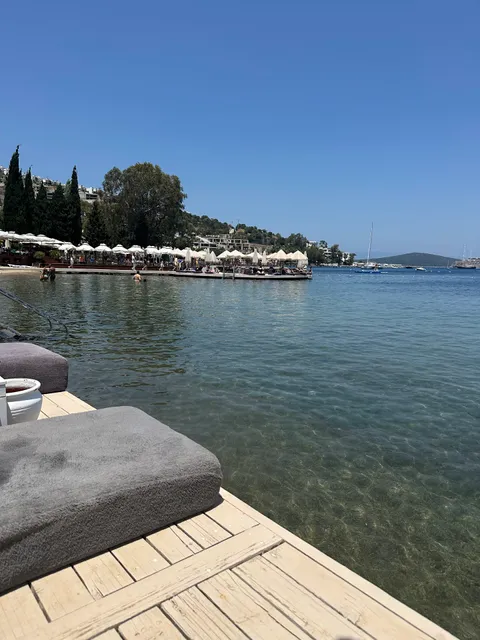 Escape Beach & Lounge