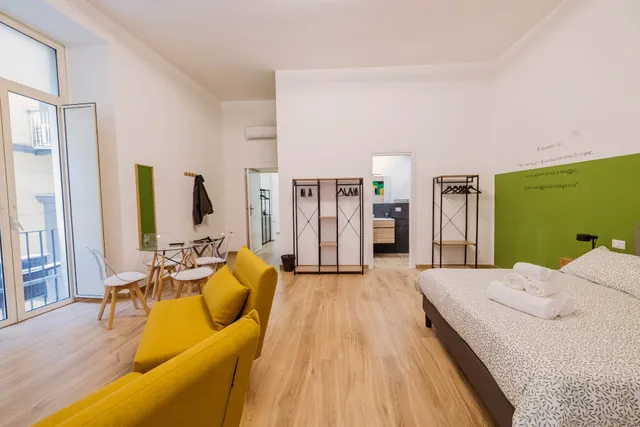 Le Stanze del Poeta, Rooms in Naples