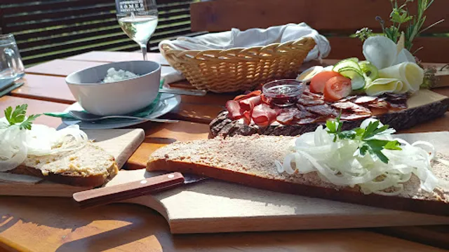 Moser Weingut & Buschenschank