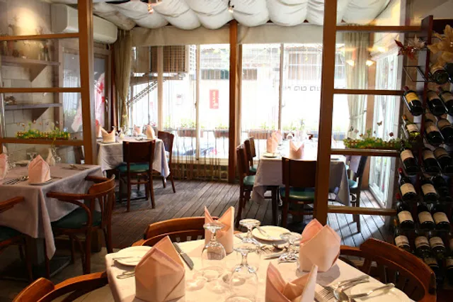 L’escargots French Cuisine