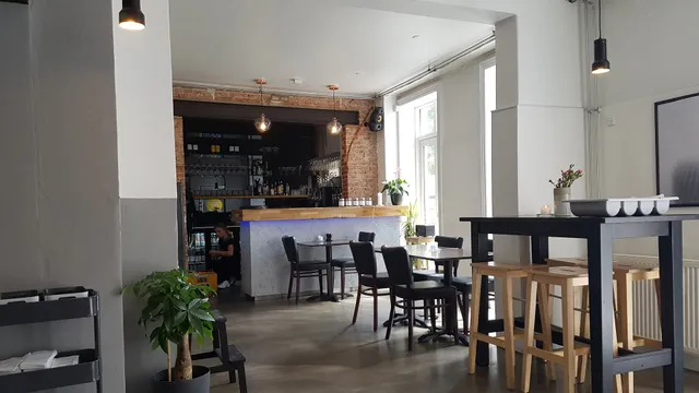 1401 - Tapas & Burgers