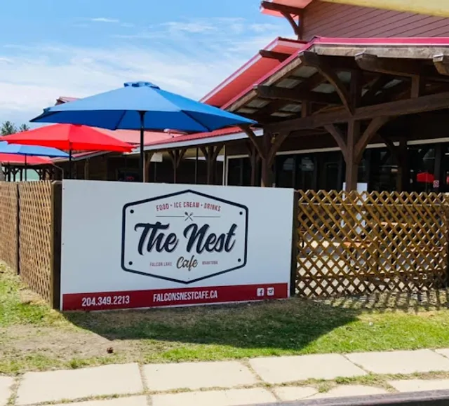 Falcon's Nest Diner & Ice Cream Parlor (May to Sept)