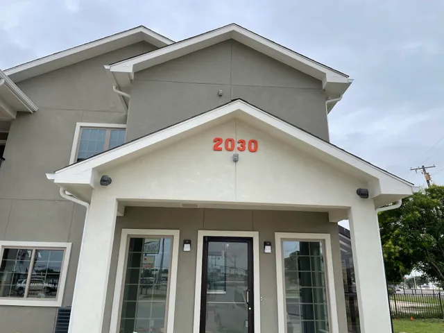 BUZEN SUITES LAS COLINAS BOUTIQUE MOTEL