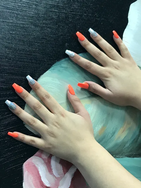 E Nails