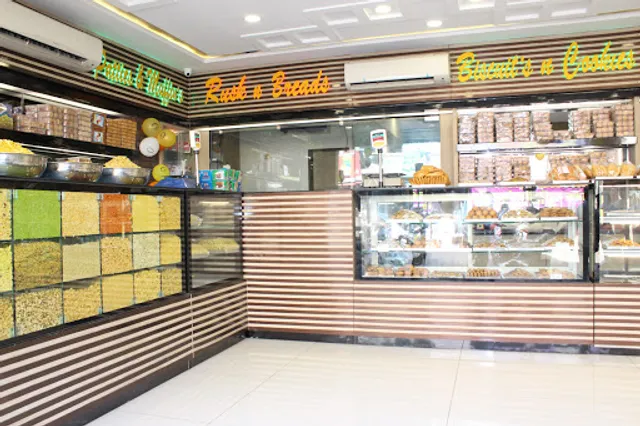 Nirankari Bakery - Bakery & Cake Shop & Namkeen Shop In Gwalior