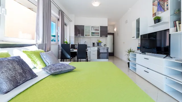 Studio Apartment & Room Ten ****