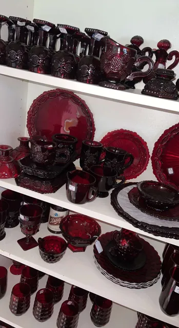 Cozy House of Curiosity Antiques Vintage & Collectibles