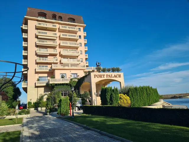 Port Palace Apartments