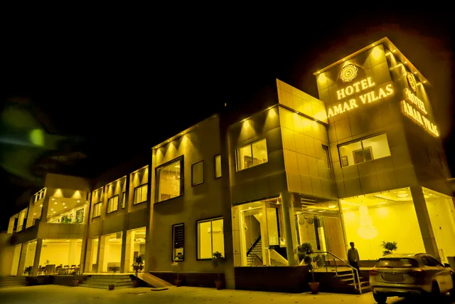 Hotel Amar Vilas & Resort