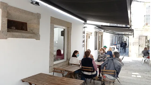 Momo Baiona Gastrobar. Food, Drinks & Cocktails