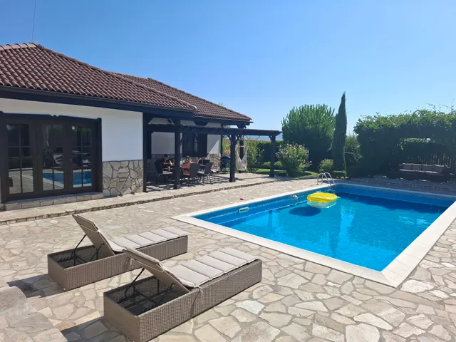 Garden Villa, Aleksandrovo