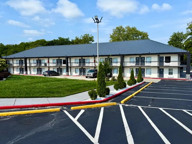 Lx Hotel in Manchester, TN