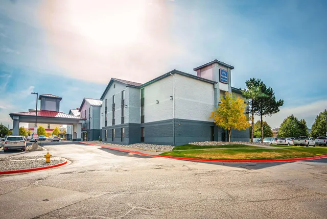 AmericInn by Wyndham Denver Airport