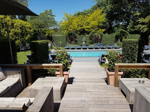 Club Adonis(gay club, men only)