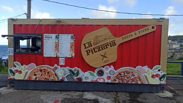 La Pitzeria Pasta and Pizza