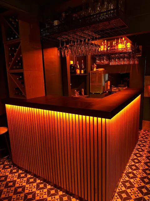 Levantia | cave à vin & bar à manger