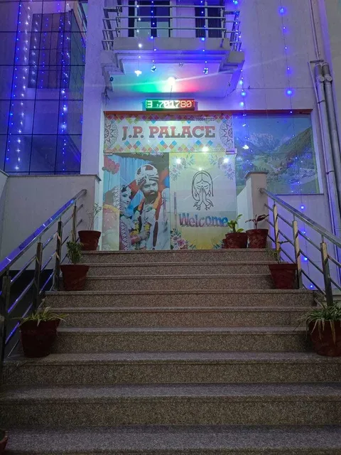 OYO Jp Palace & Home Stay