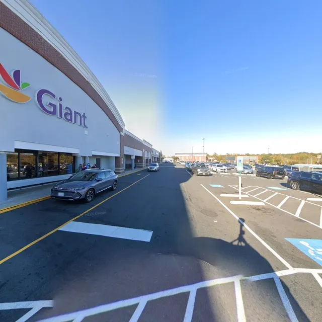 Loudoun County Bus Stop (for route 80) at Giant