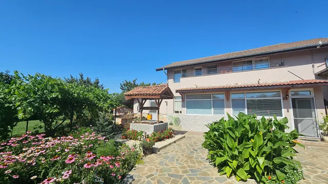 Guest House "Ezerets"