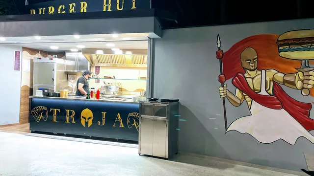 BURGER HUT TROJA