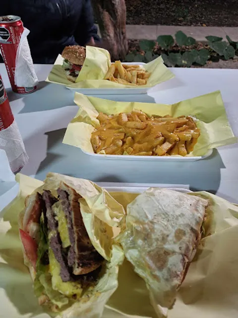 HAMBURGUESAS AL CARBÓN "EL FERCHO"