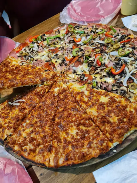 Pizzas a la leña EL HORNITO