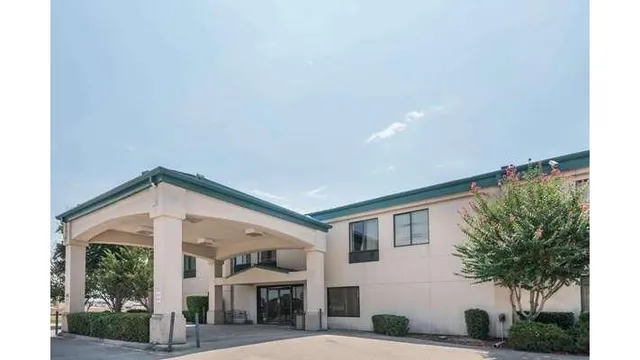 Super 8 by Wyndham Fort Worth South