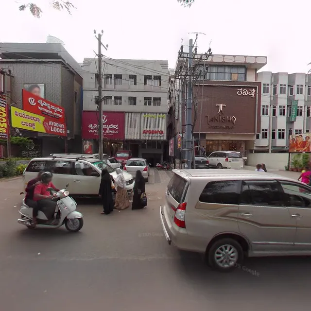 Hotel Maruthi Palace Deluxe Lodge