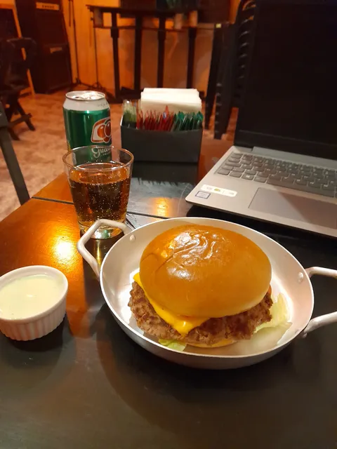 Old School Bar | Restaurante | Almoço | Happy Hour | Av. Marari