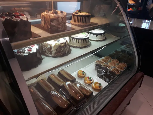 Holland Bakery Tanjung Bunga