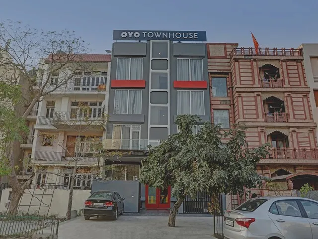 Townhouse 587 Sector 19