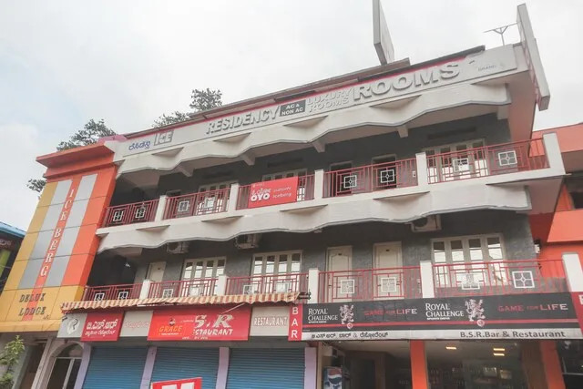 OYO 61982 Hotel Iceberg