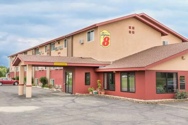 Super 8 by Wyndham Worthington Minnesota