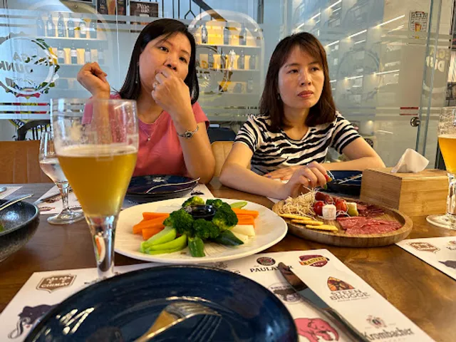 Mega Dunk Bistro - Nhà hàng bia thầy tu Đức Bỉ