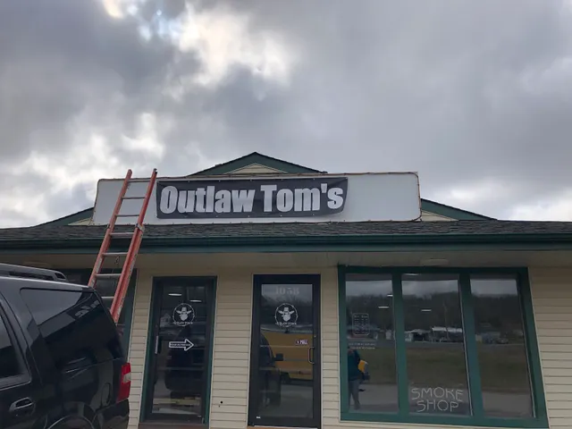 Outlaw Tom's