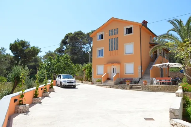 Apartment and room Borka i Marko