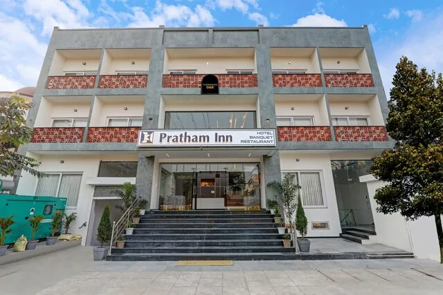 Super Townhouse OAK Pratham Inn